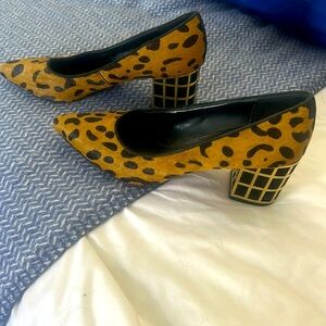 Brian Atwood leopard print, gold Block heel pumps. Sz 7